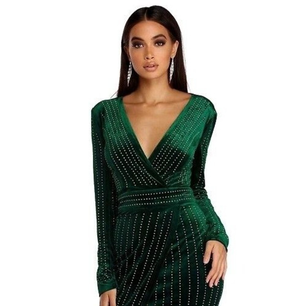 New Windsor Emerald Green Velvet Studded Long Sleeve Maxi Formal Dress Size S